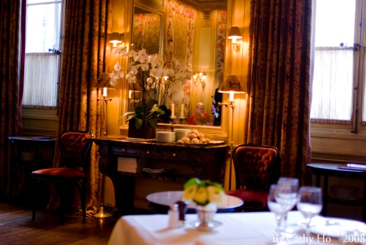 The dining room of l'Ambroisie